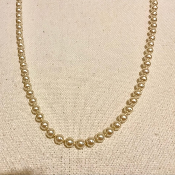 Vintage Pretty single strand Ivory faux pearl Necklace - Picture 5 of 15